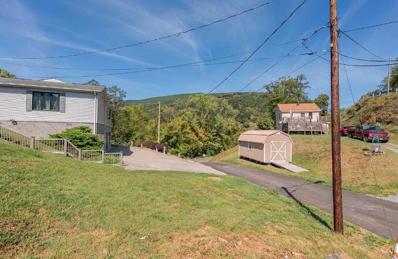 108 George Street Narrows VA 24124