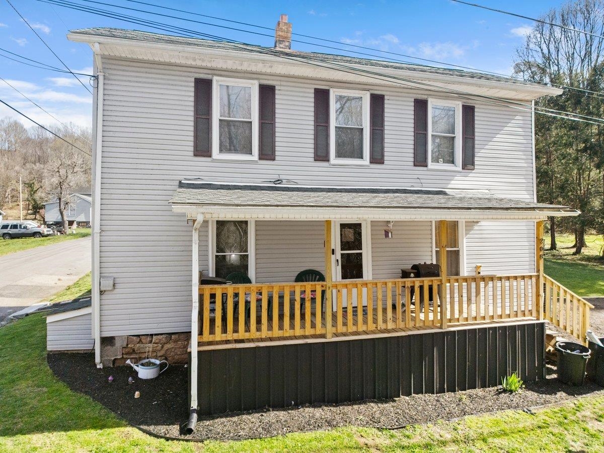 208 Holston Street Narrows VA 24124