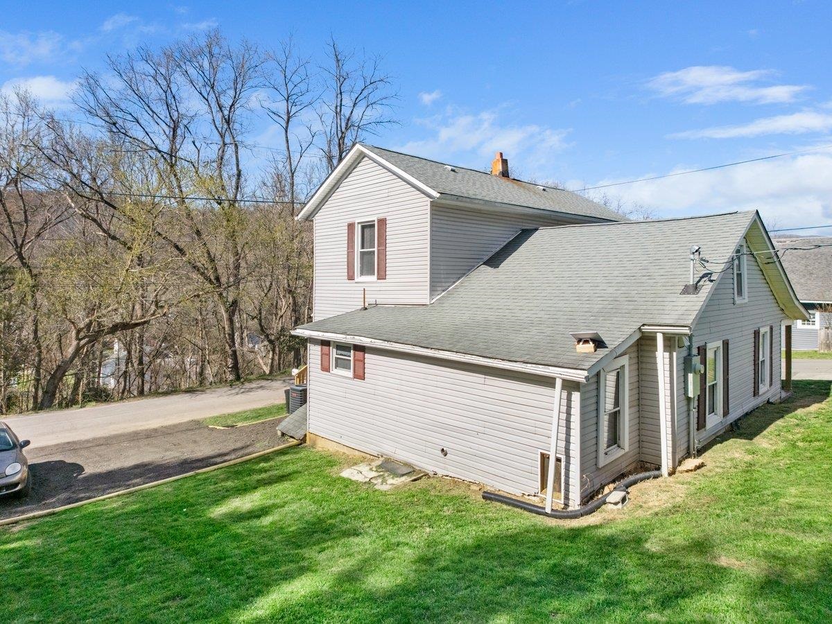208 Holston Street Narrows VA 24124