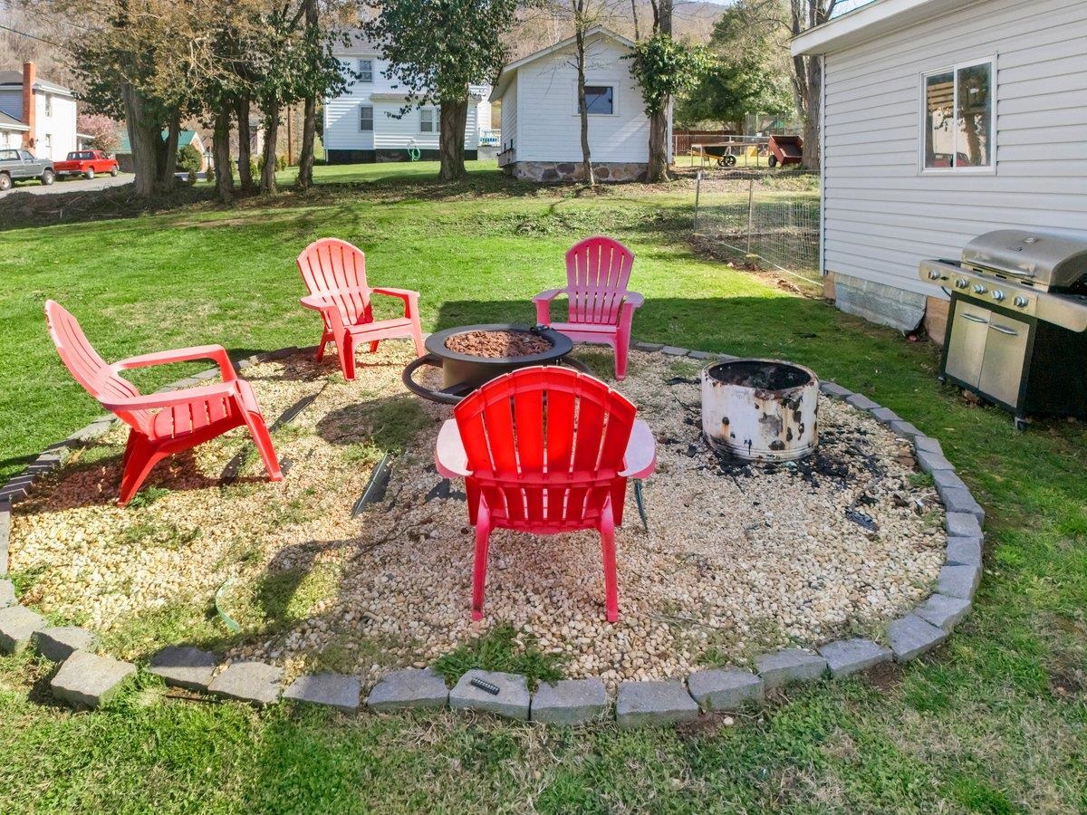 208 Holston Street Narrows VA 24124