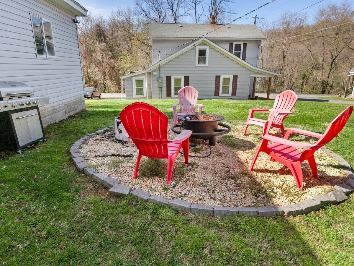208 Holston Street Narrows VA 24124