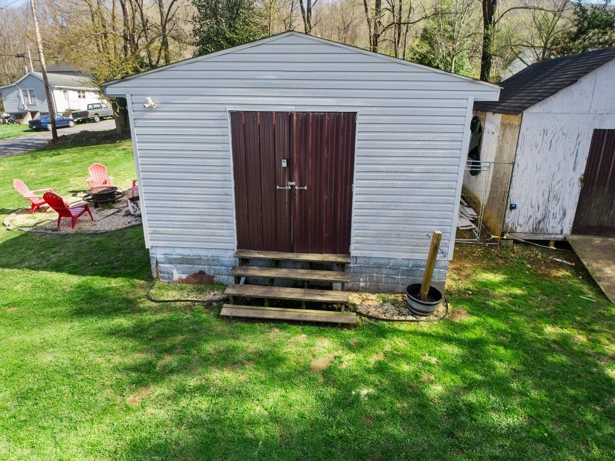 208 Holston Street Narrows VA 24124