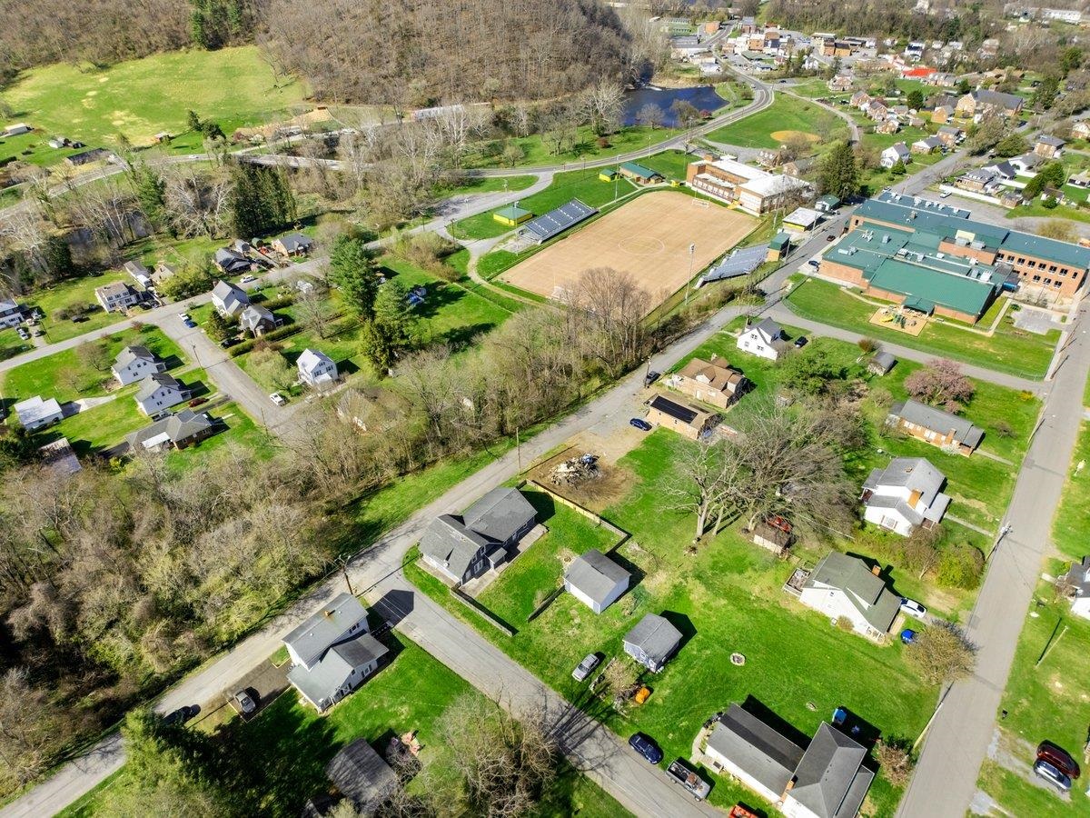 208 Holston Street Narrows VA 24124