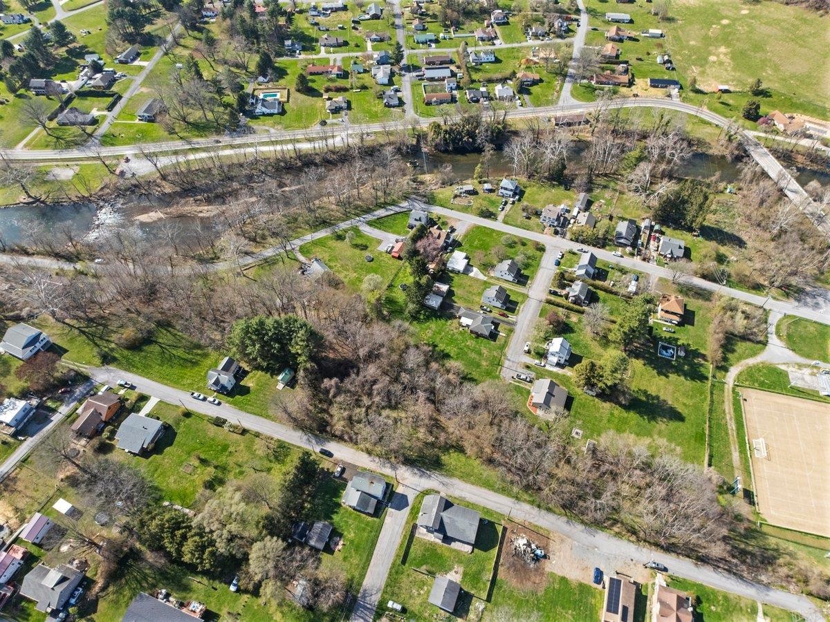 208 Holston Street Narrows VA 24124