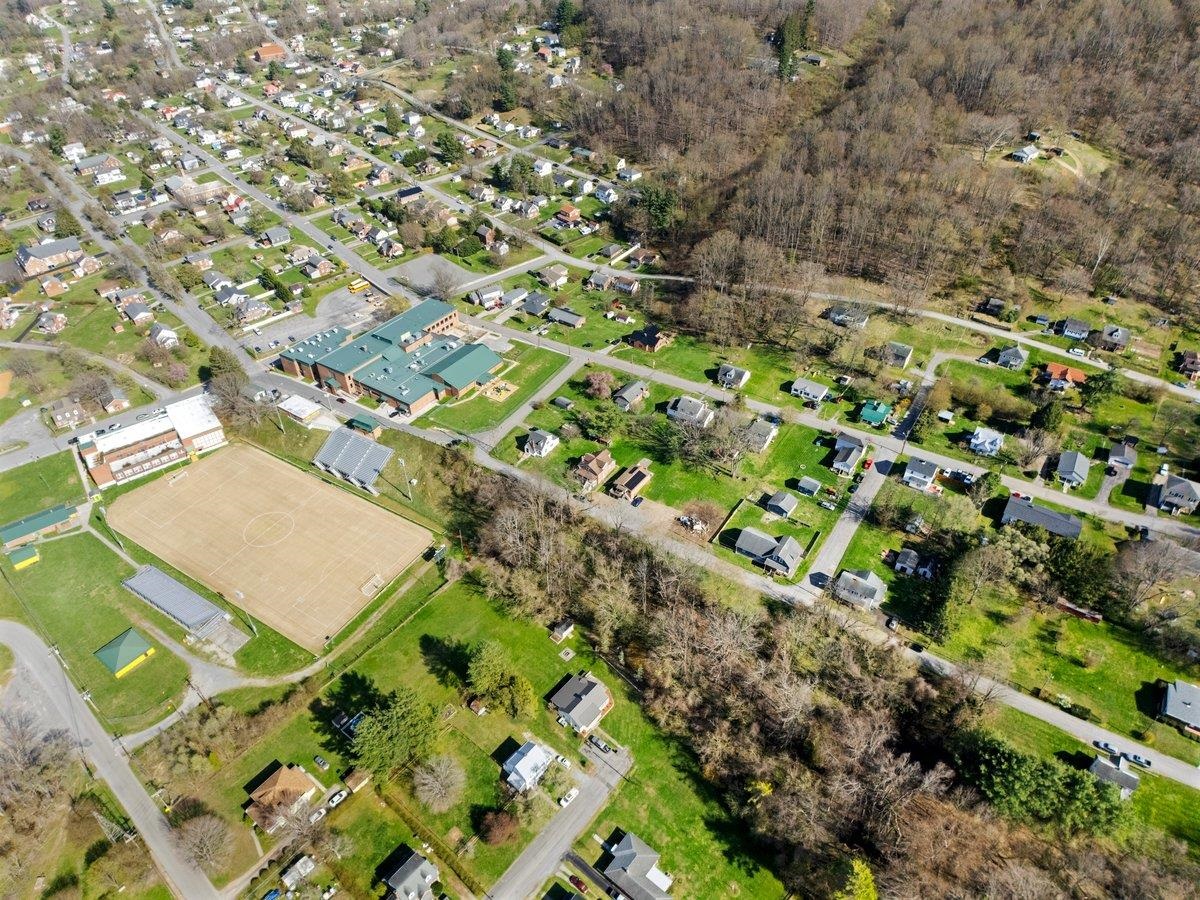 208 Holston Street Narrows VA 24124