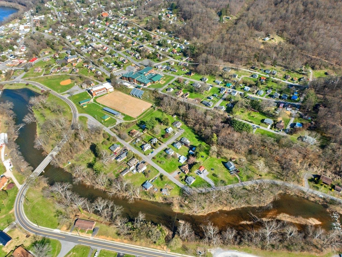208 Holston Street Narrows VA 24124