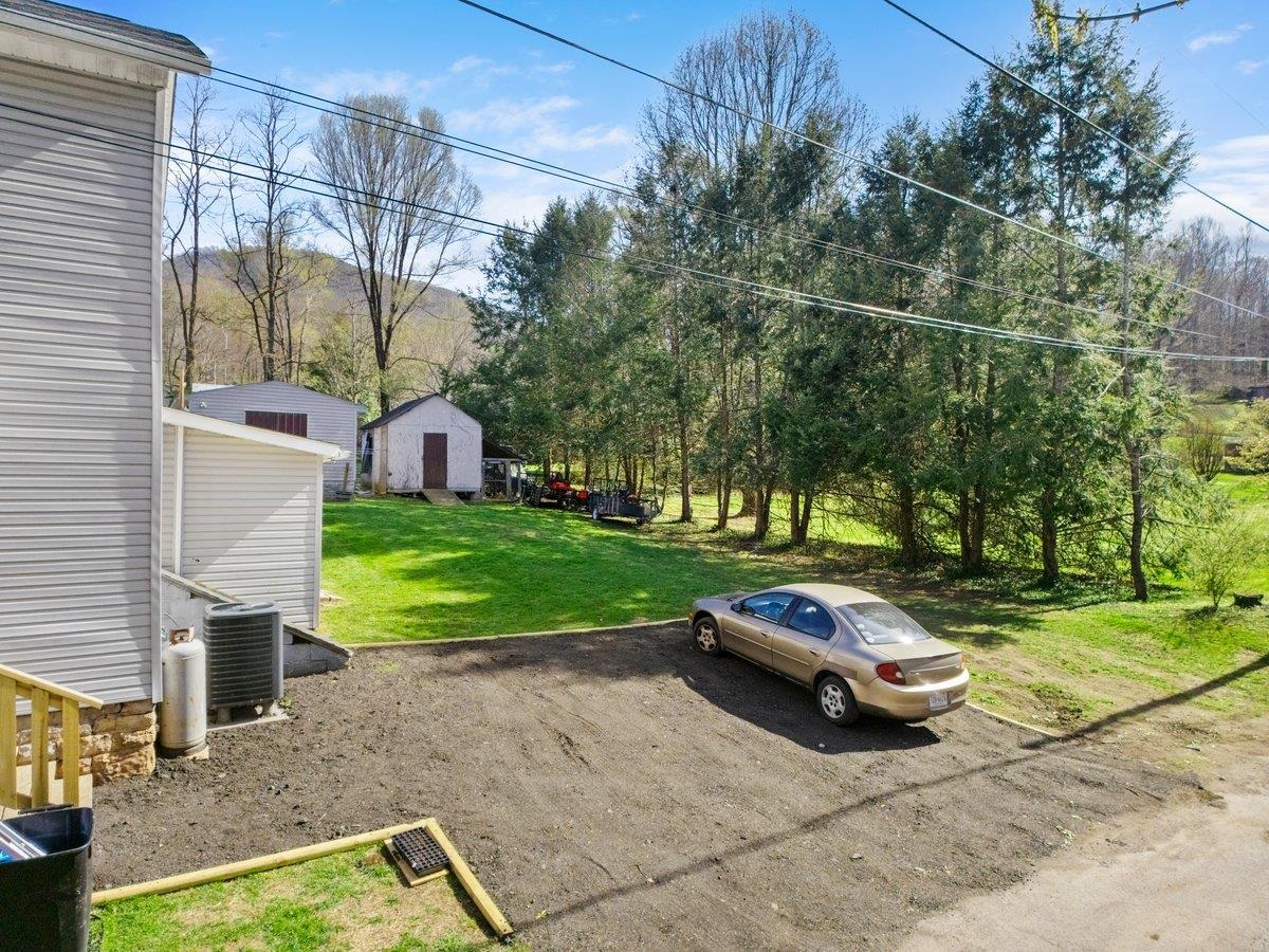 208 Holston Street Narrows VA 24124
