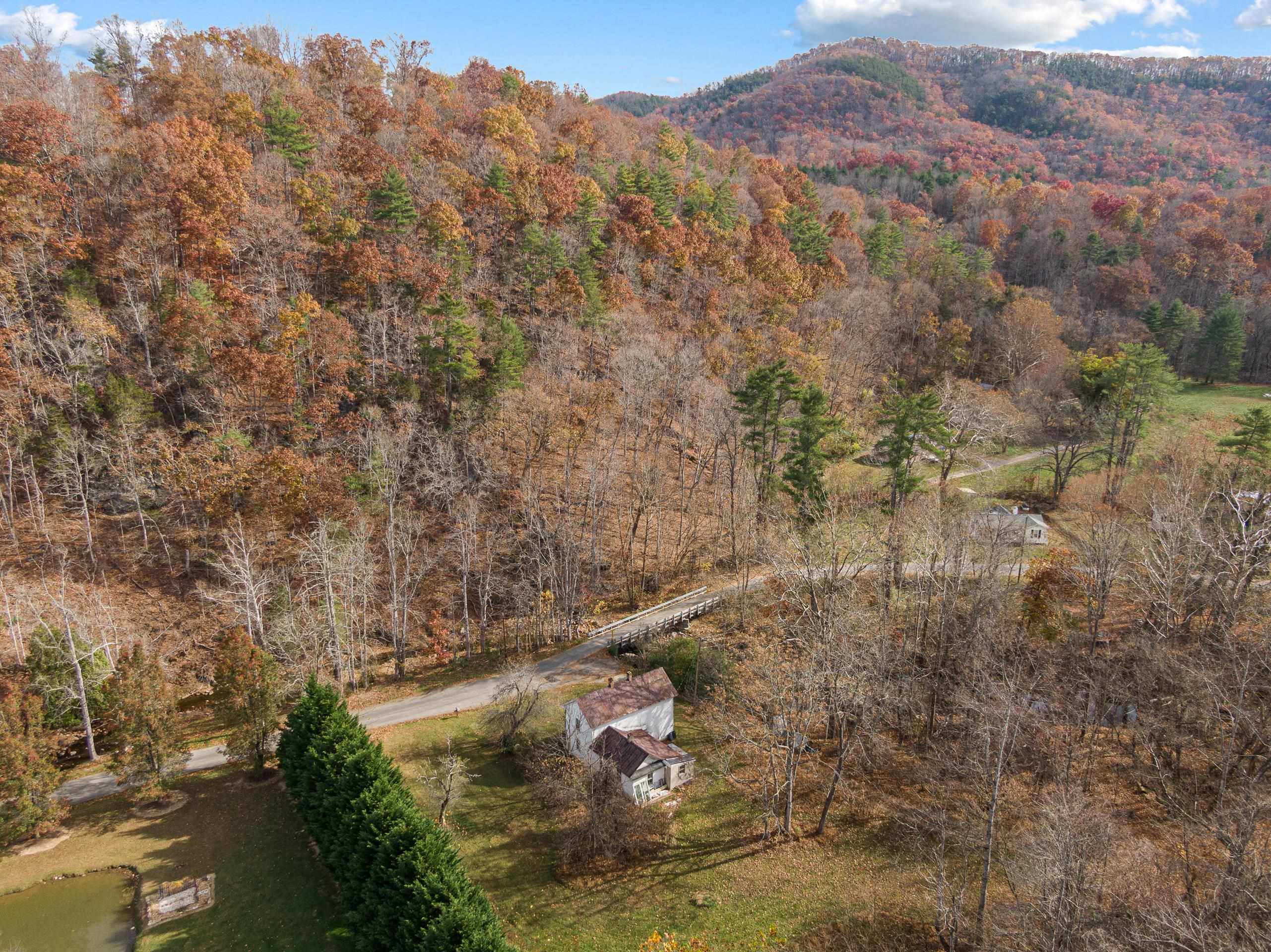 2717 Max Creek Road Hiwassee VA 24347