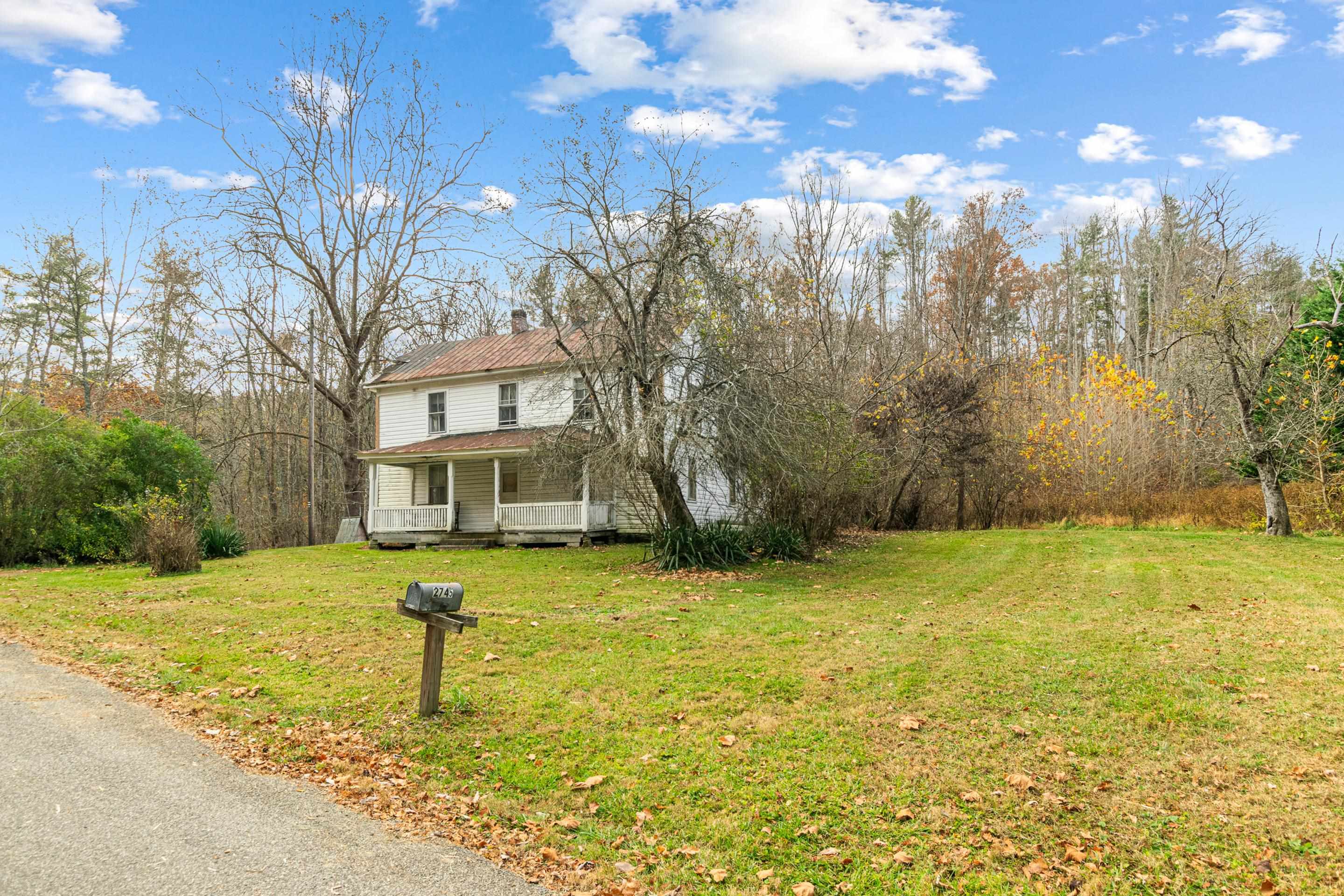 2717 Max Creek Road Hiwassee VA 24347