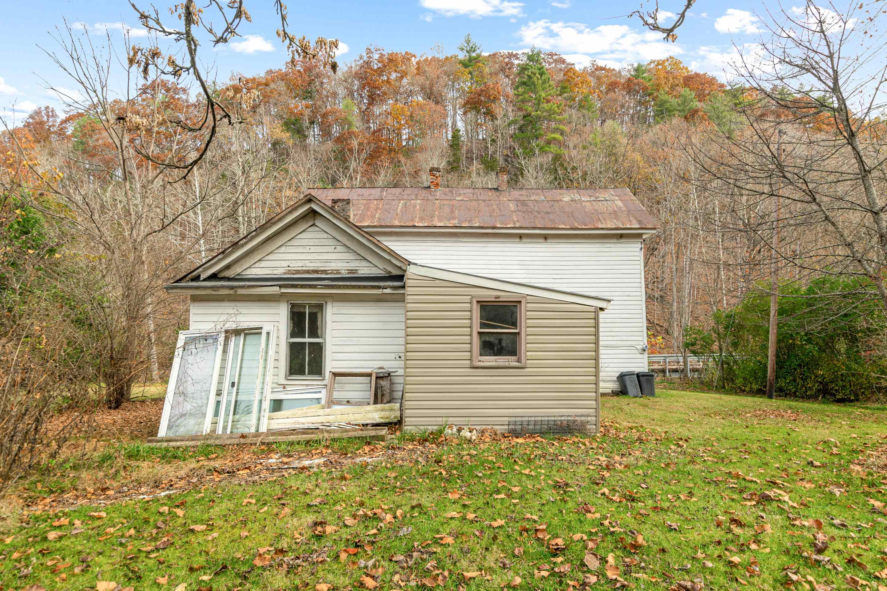 2717 Max Creek Road Hiwassee VA 24347