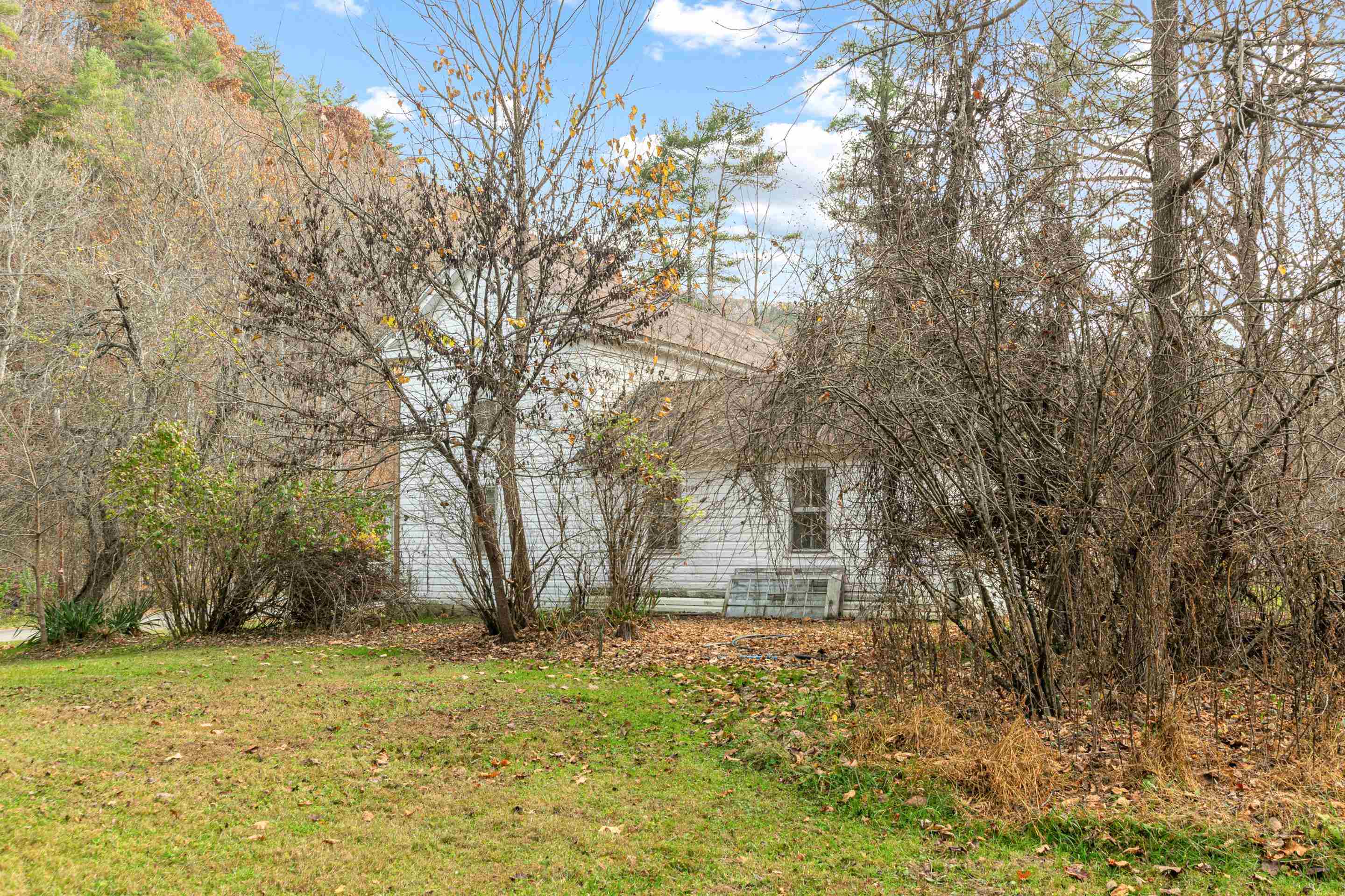 2717 Max Creek Road Hiwassee VA 24347