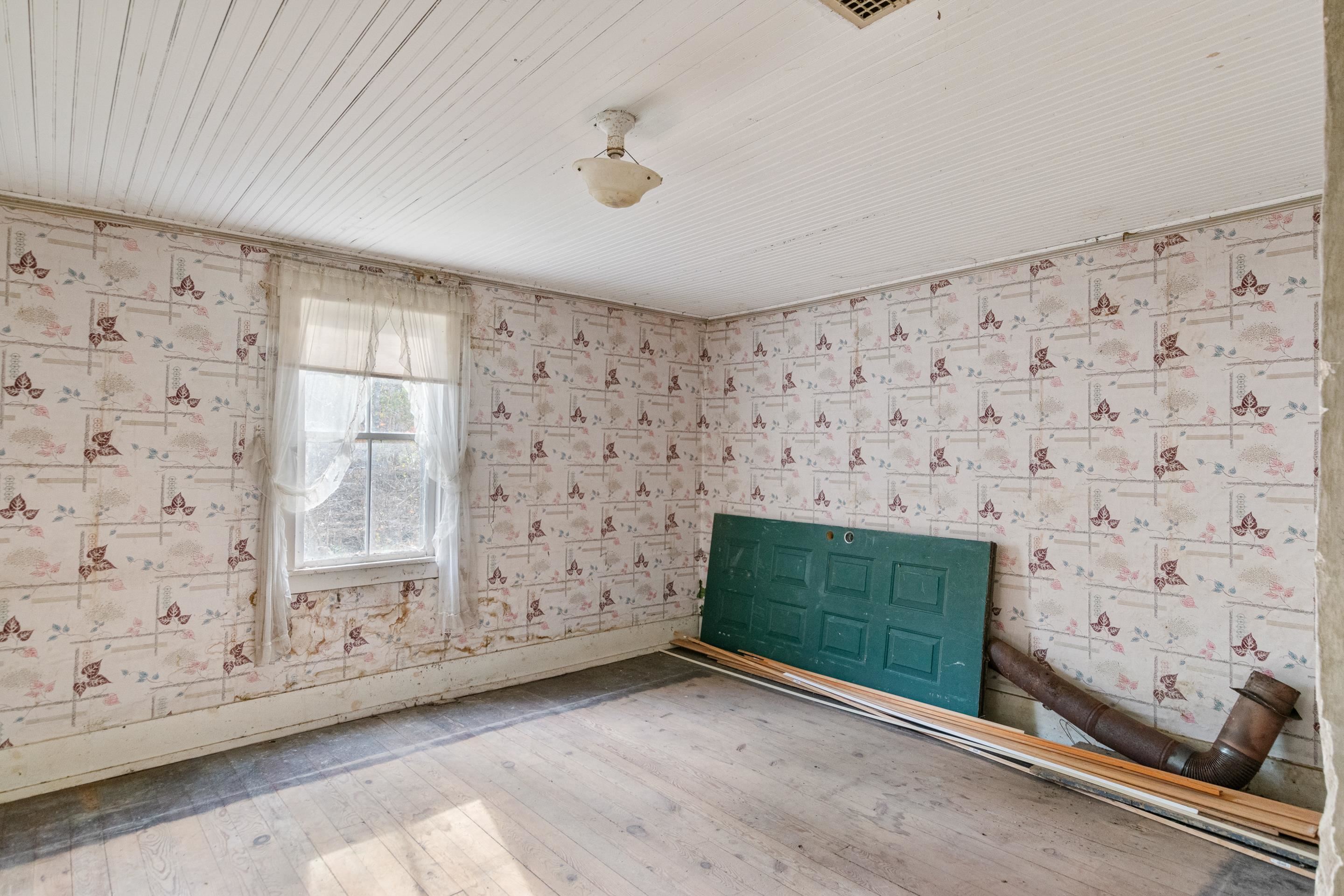 2717 Max Creek Road Hiwassee VA 24347