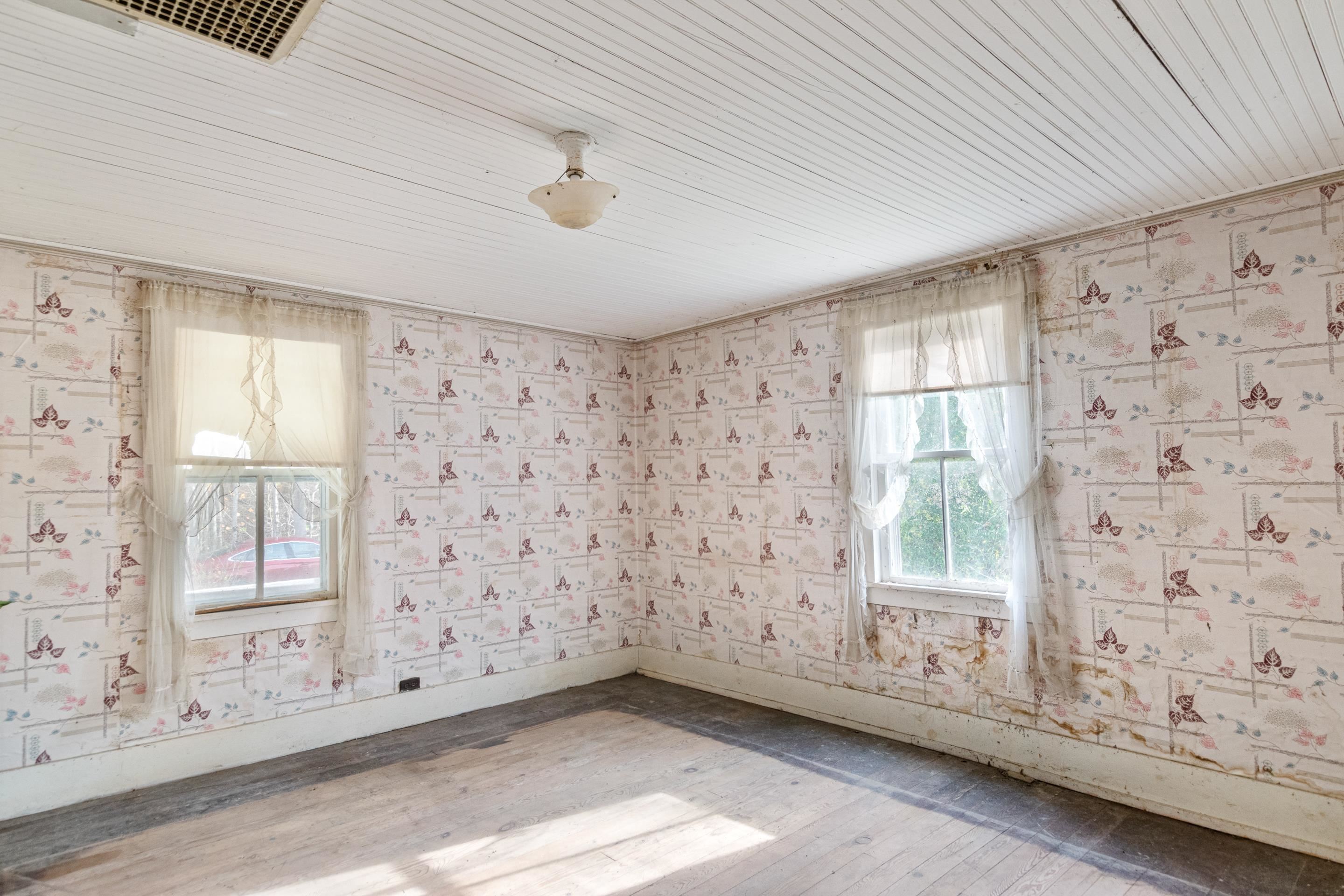 2717 Max Creek Road Hiwassee VA 24347