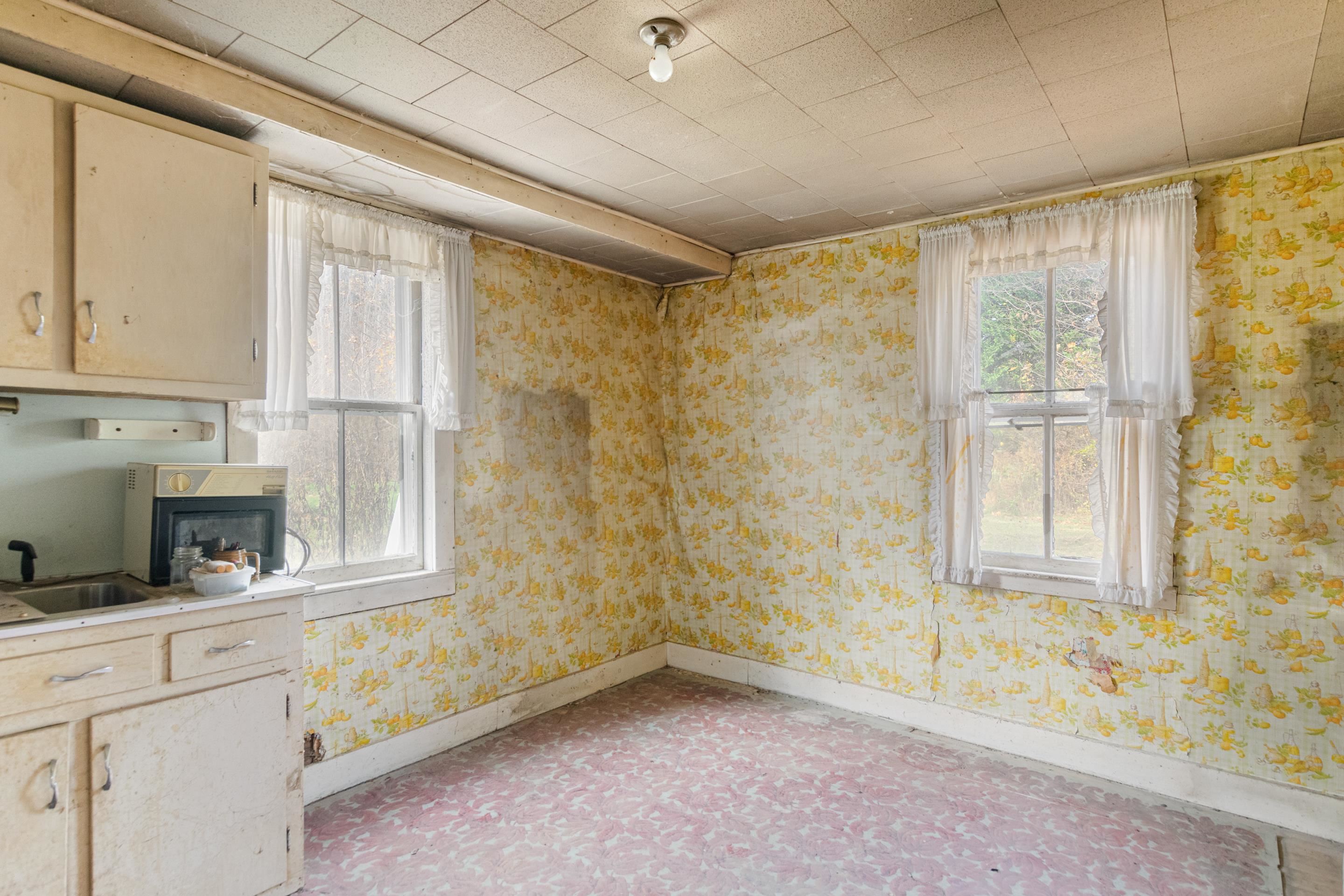 2717 Max Creek Road Hiwassee VA 24347