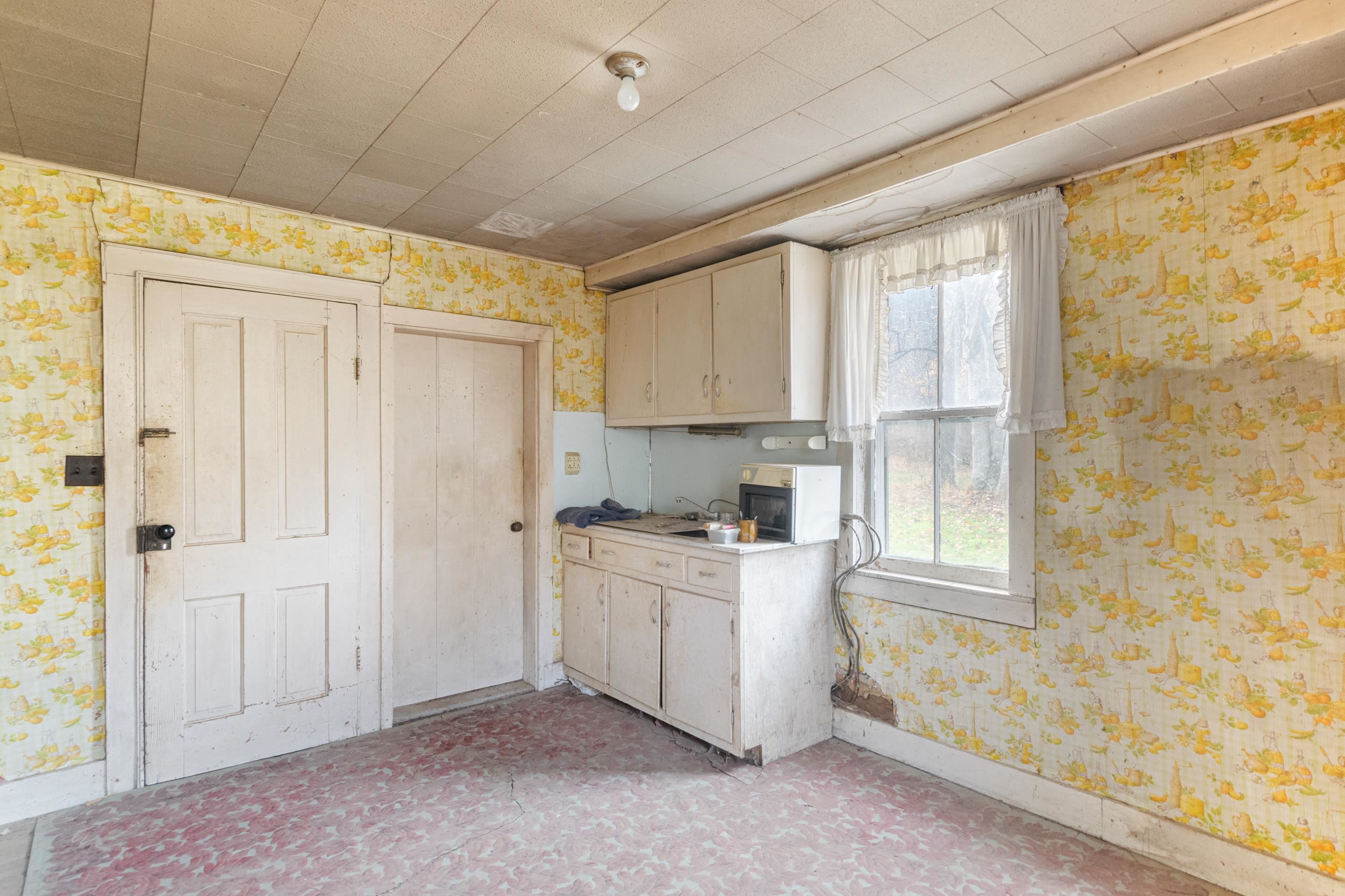 2717 Max Creek Road Hiwassee VA 24347