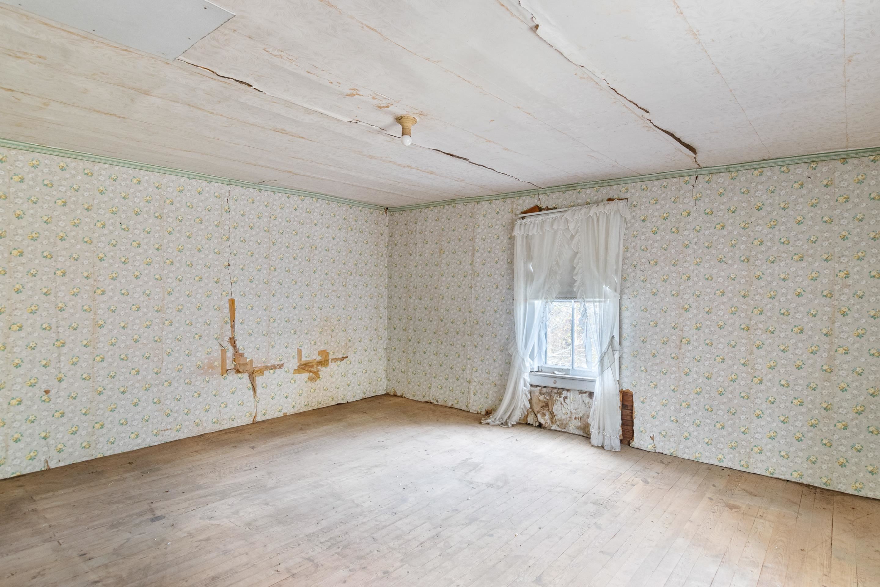 2717 Max Creek Road Hiwassee VA 24347