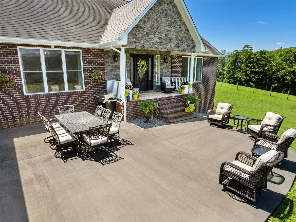 398 Penvir Street Narrows VA 24124