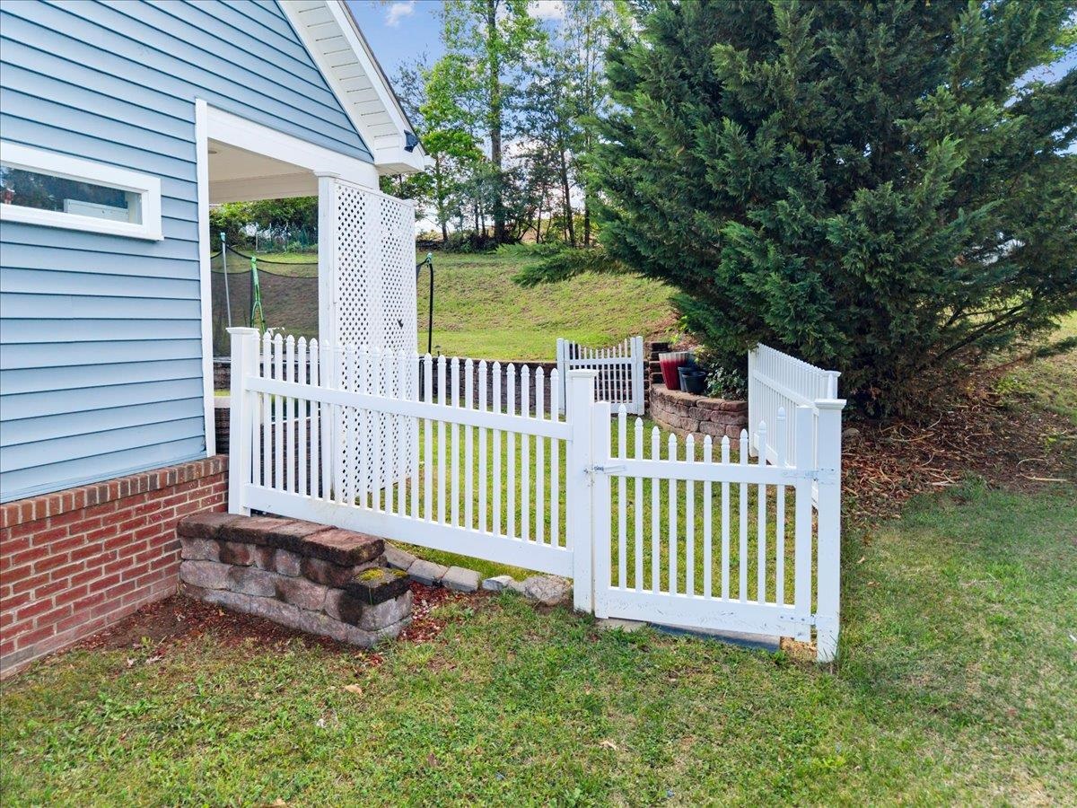 1015 Falor Lane Christiansburg VA 24073