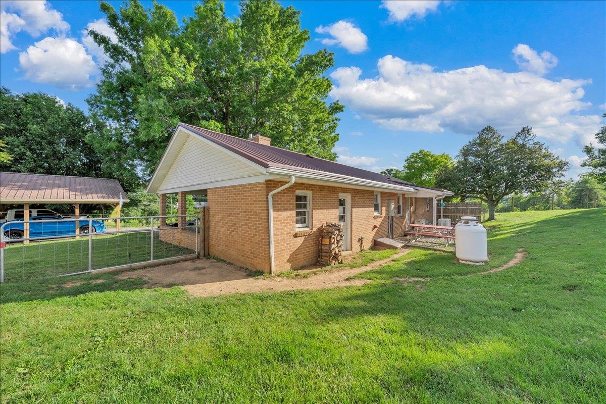 4624 E Lee Highway Max Meadows VA 24360