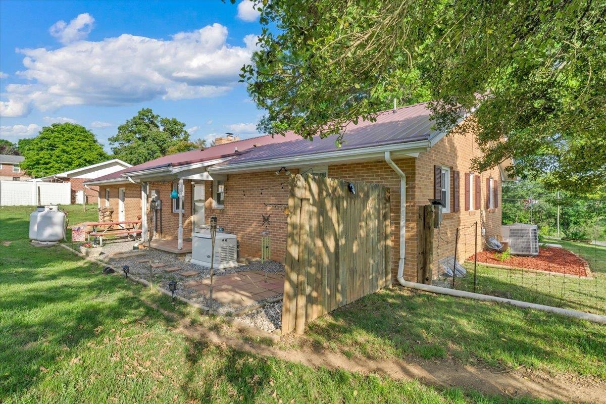 4624 E Lee Highway Max Meadows VA 24360