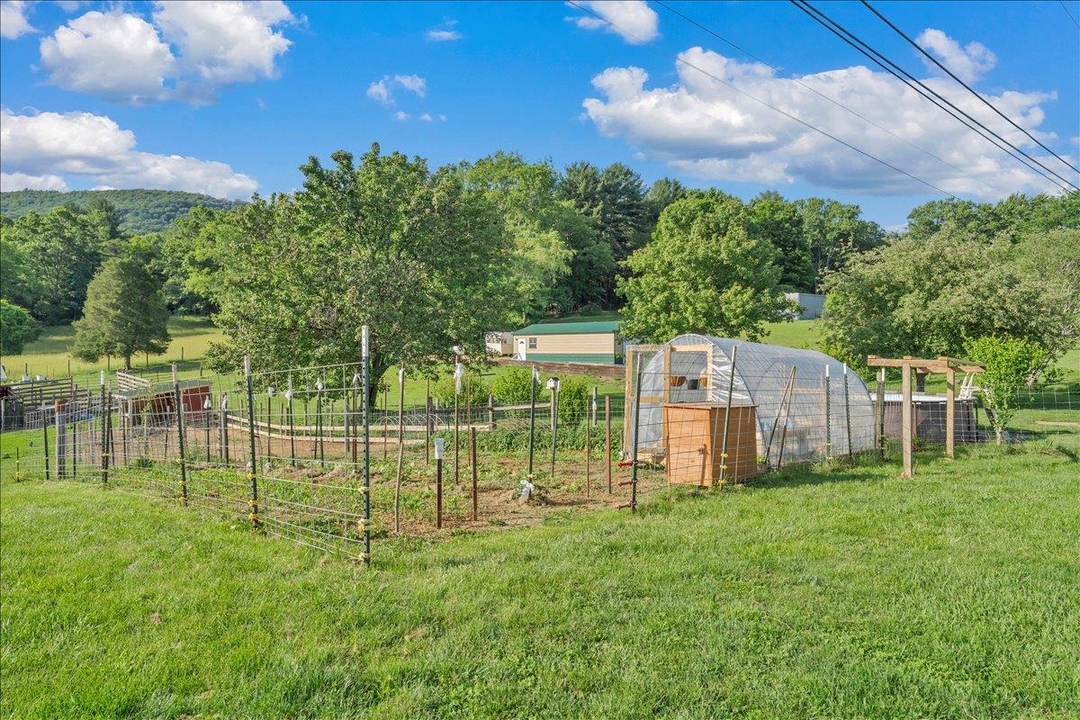 4624 E Lee Highway Max Meadows VA 24360
