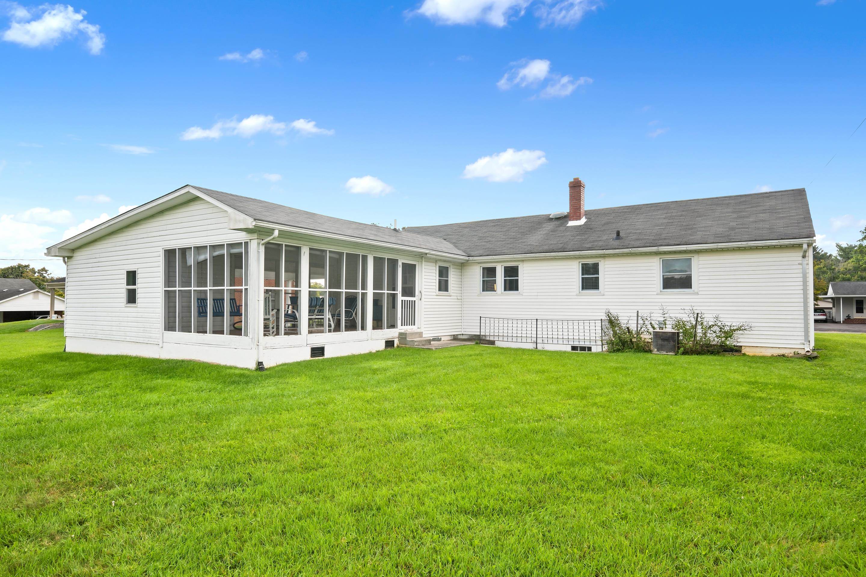 713 Ninth Street Radford VA 24141