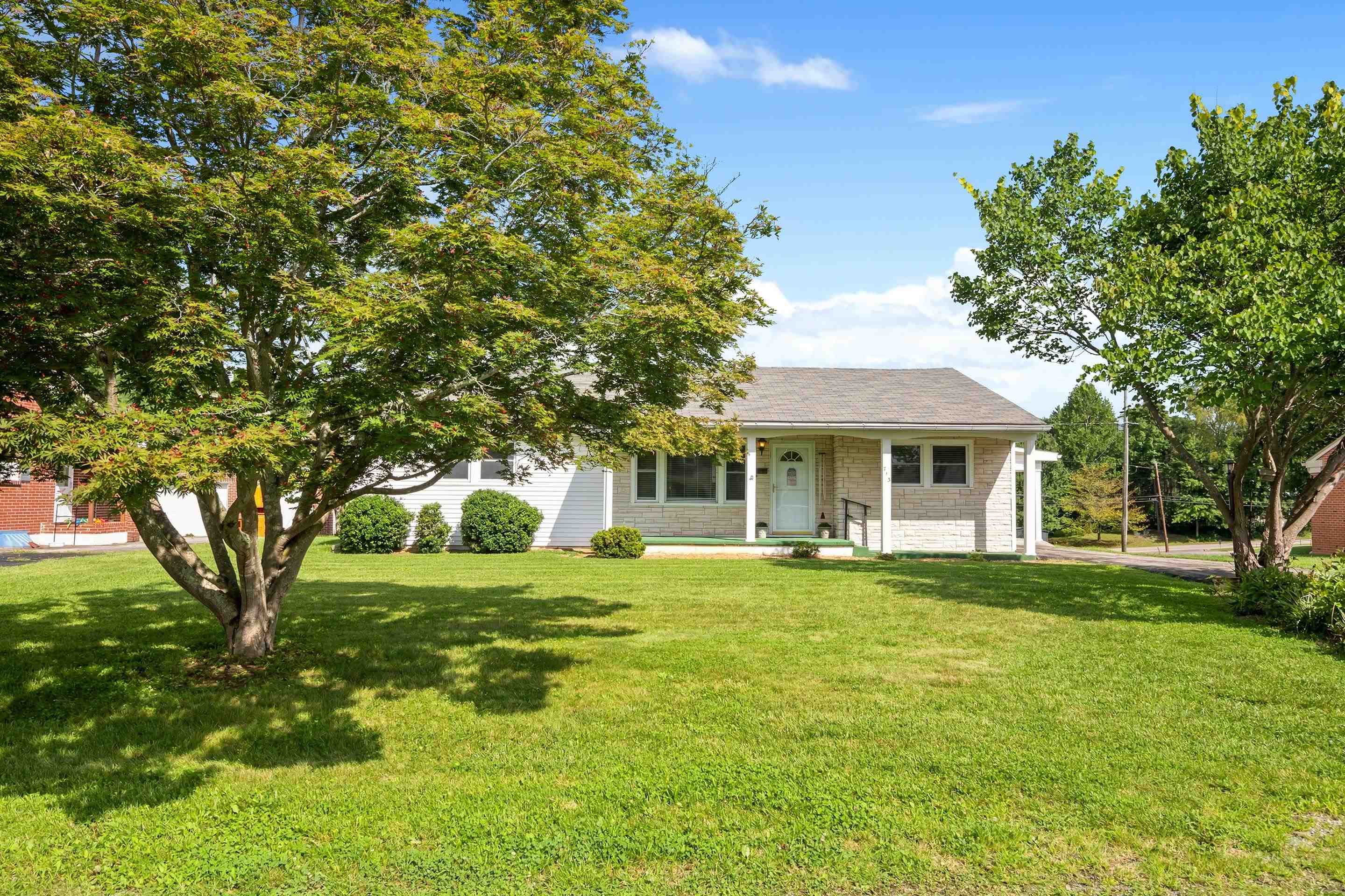 713 Ninth Street Radford VA 24141