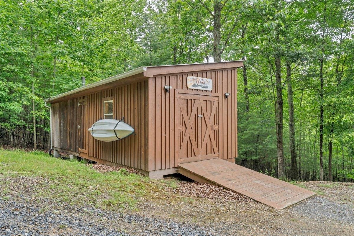 151 Perdue Road Staffordsville VA 24167