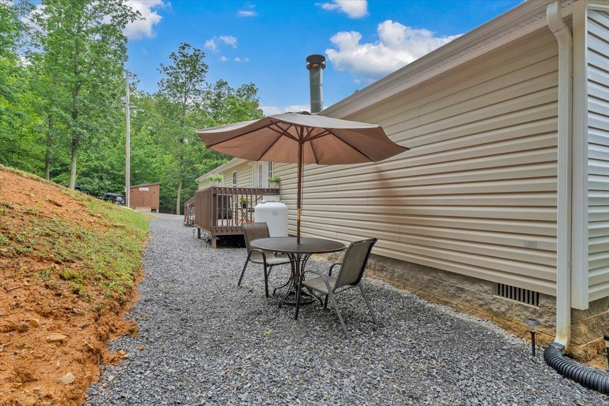 151 Perdue Road Staffordsville VA 24167