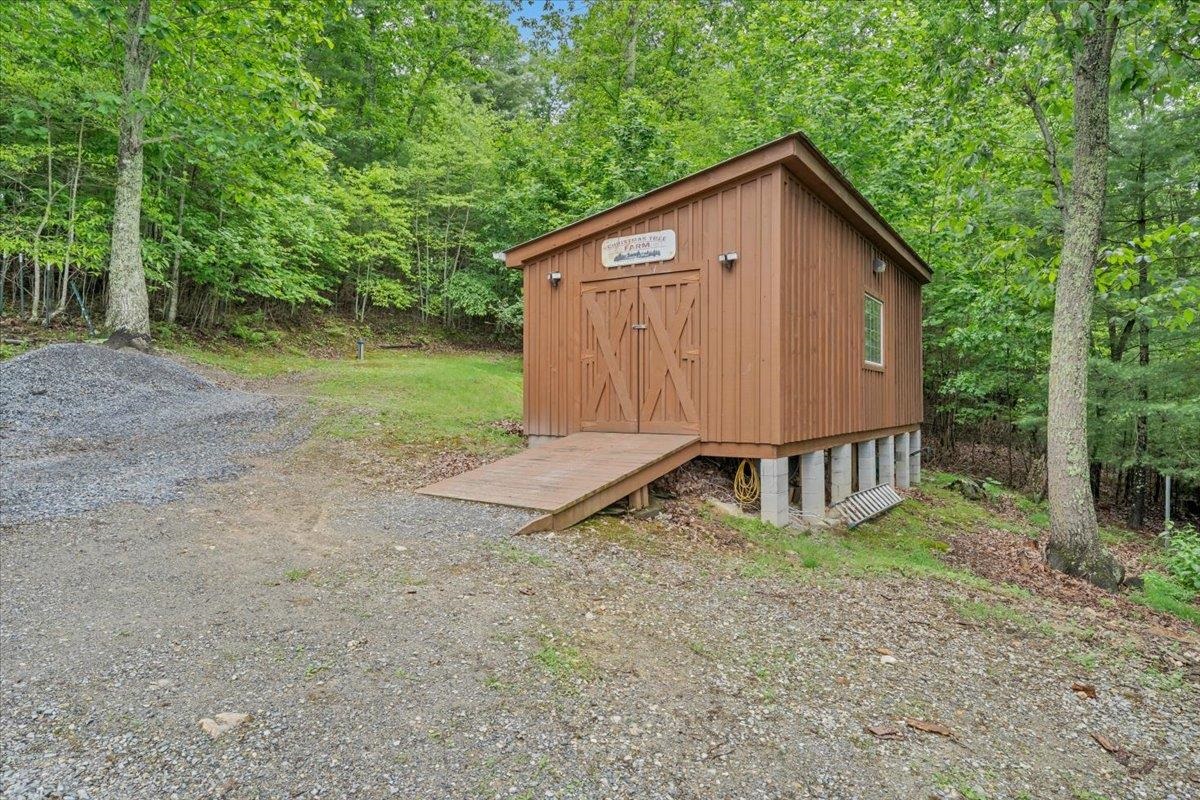 151 Perdue Road Staffordsville VA 24167