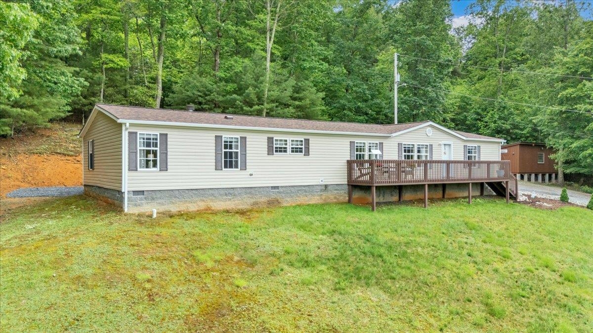 151 Perdue Road Staffordsville VA 24167