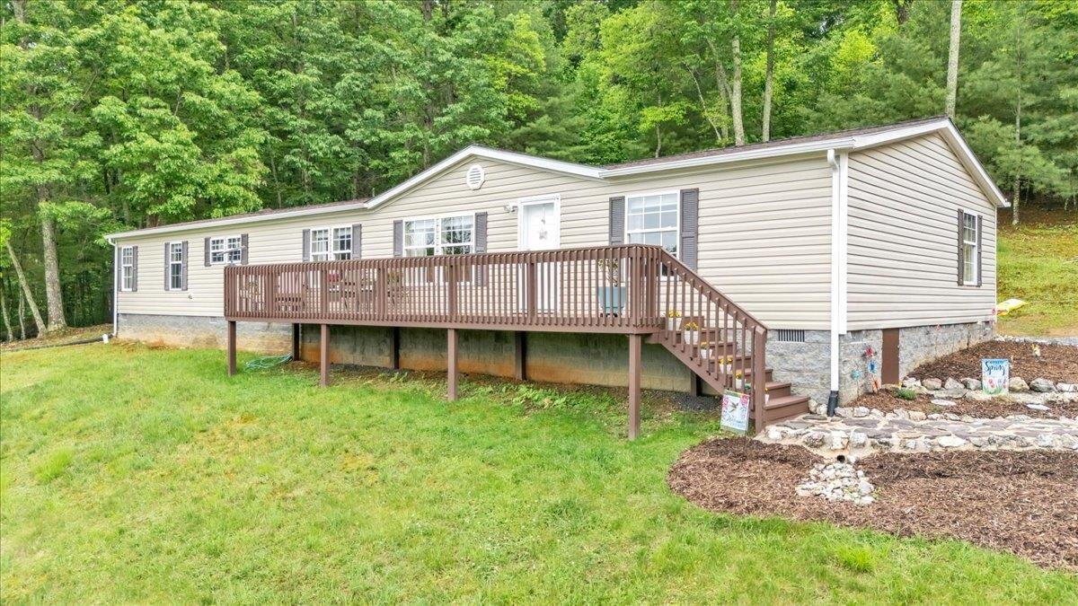 151 Perdue Road Staffordsville VA 24167