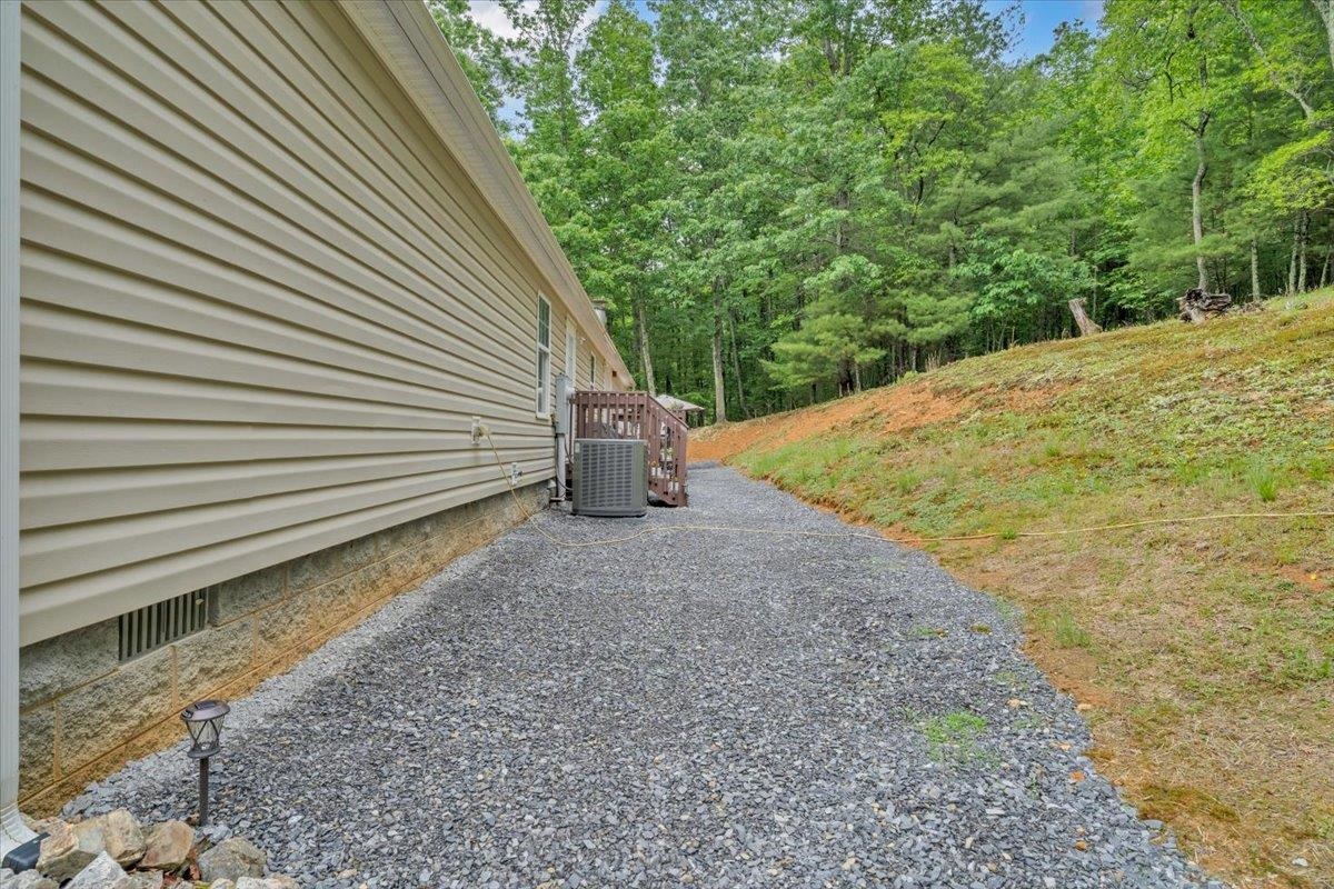 151 Perdue Road Staffordsville VA 24167