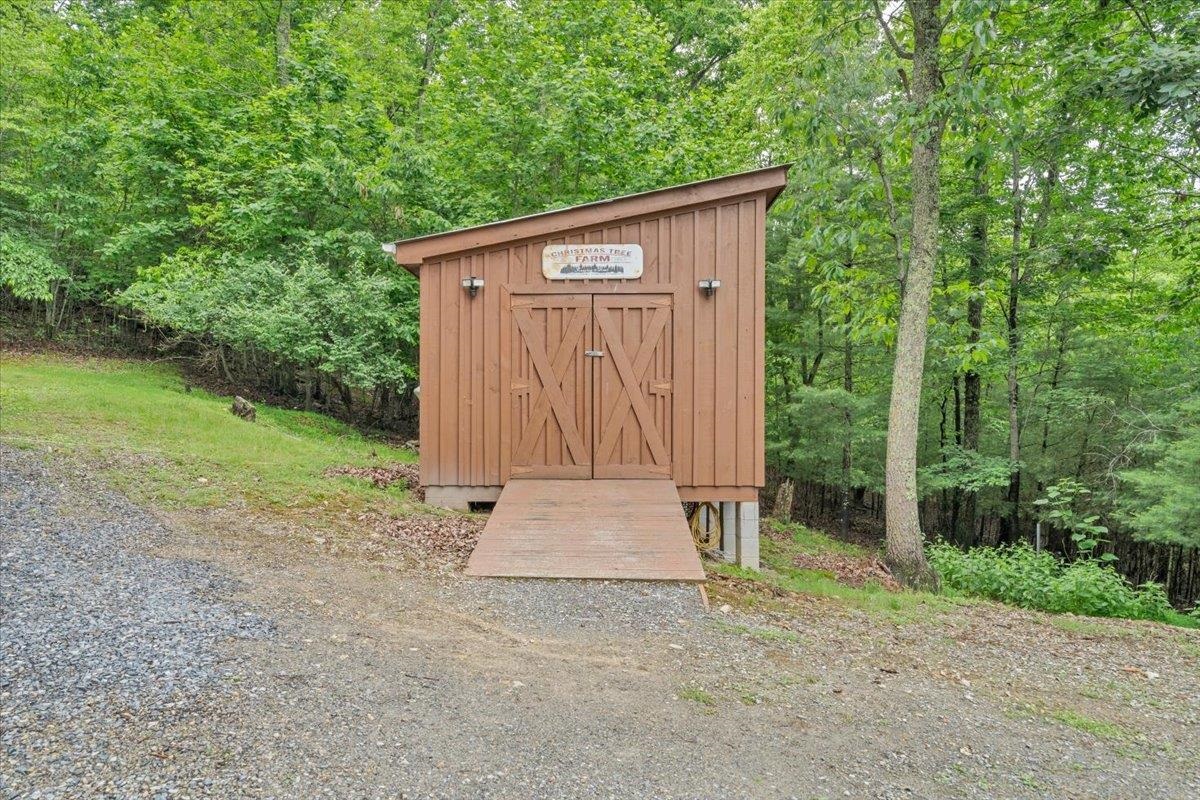 151 Perdue Road Staffordsville VA 24167