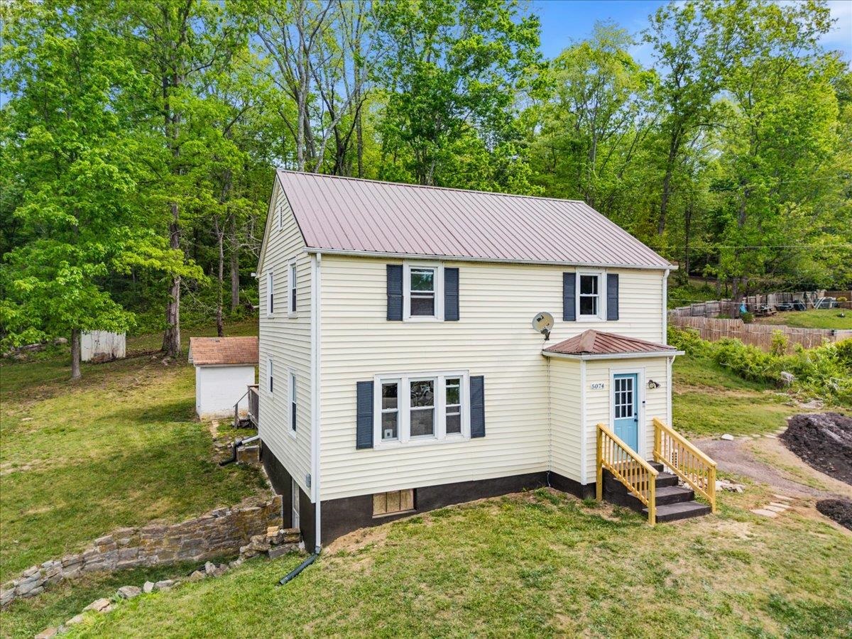 5074 E Lee Highway Max Meadows VA 24360