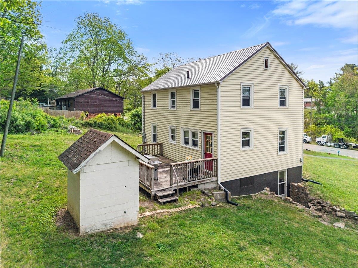 5074 E Lee Highway Max Meadows VA 24360