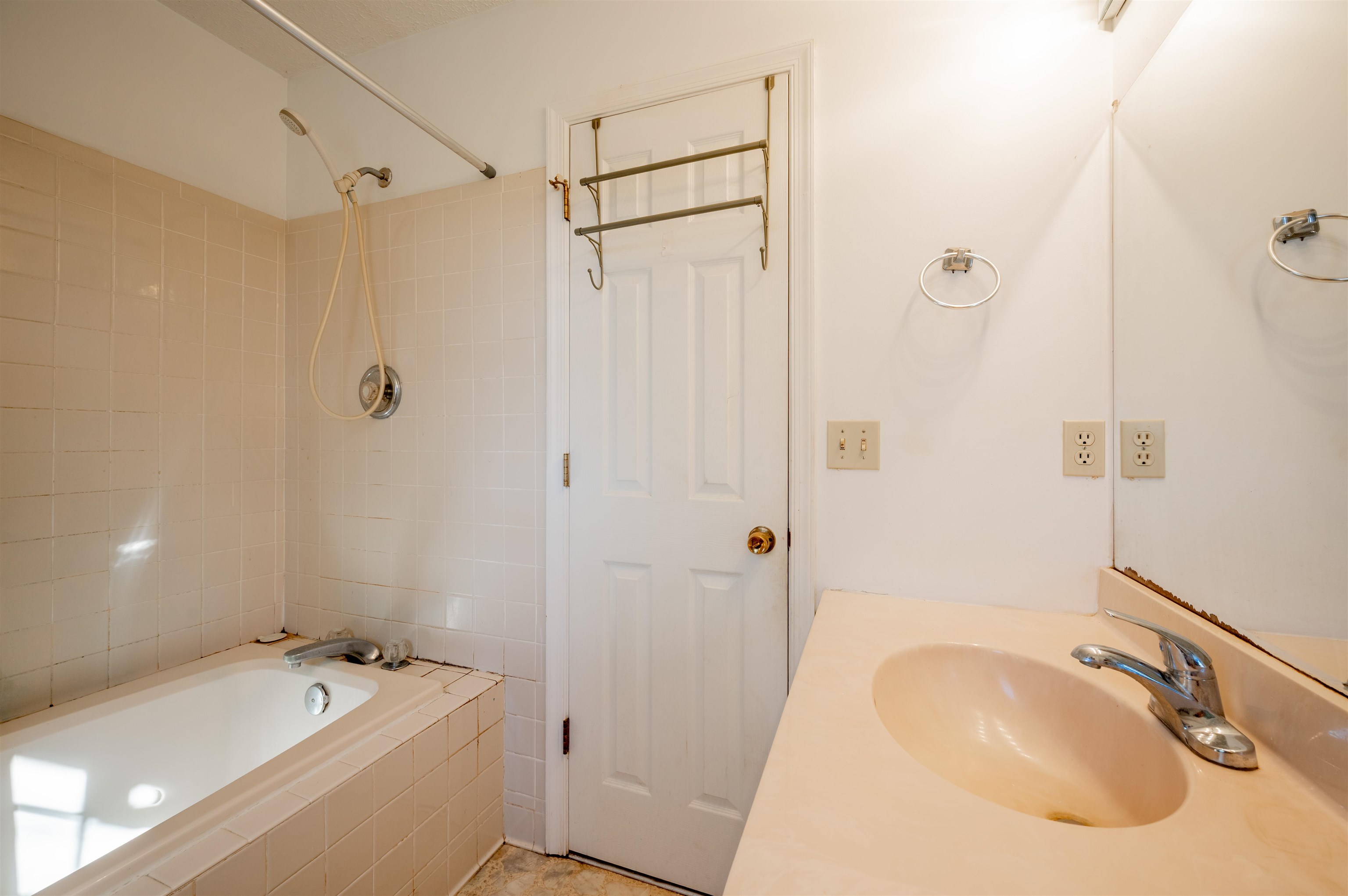 604 Surrey Drive Huddleston VA 24104