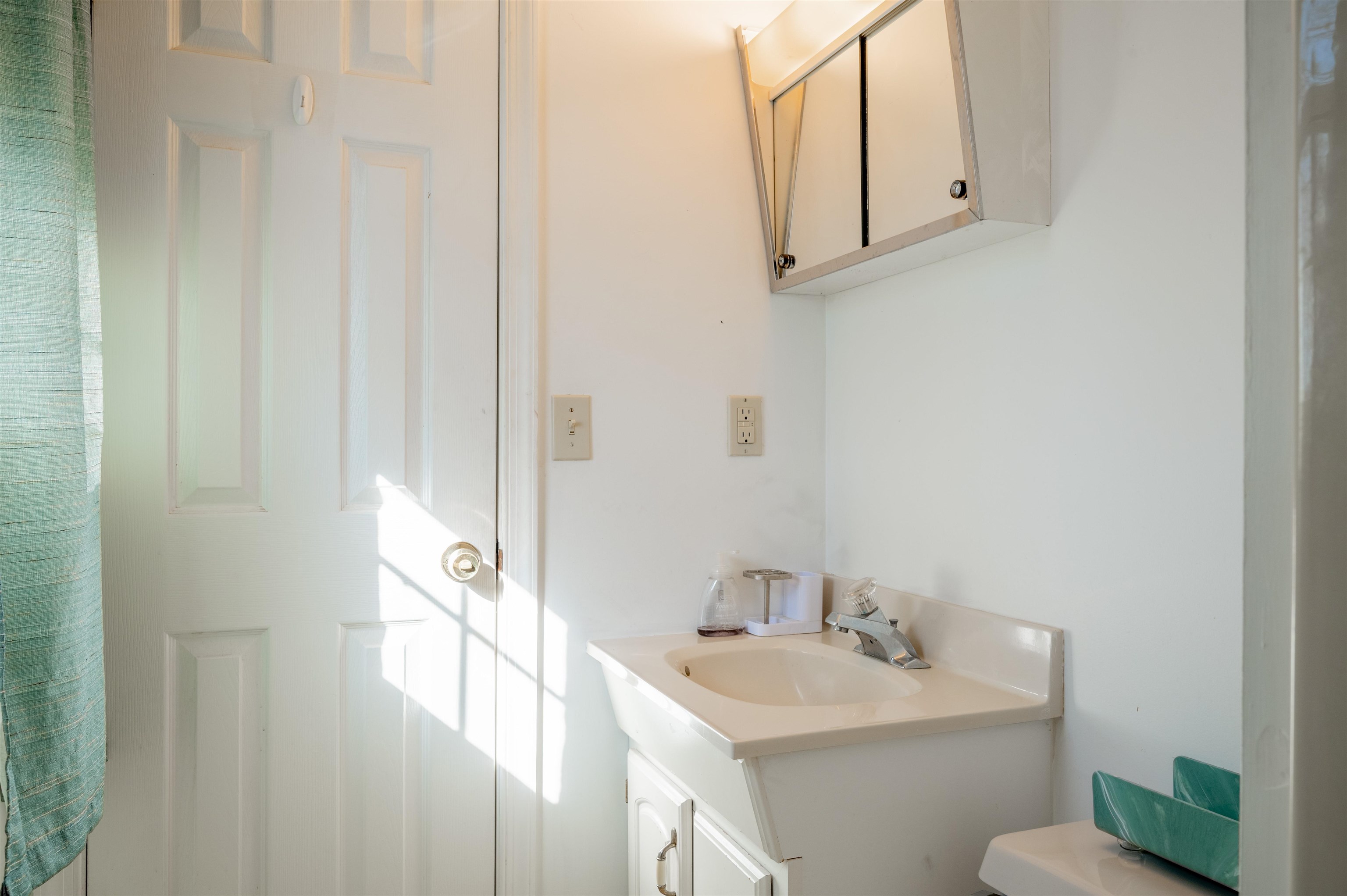 604 Surrey Drive Huddleston VA 24104