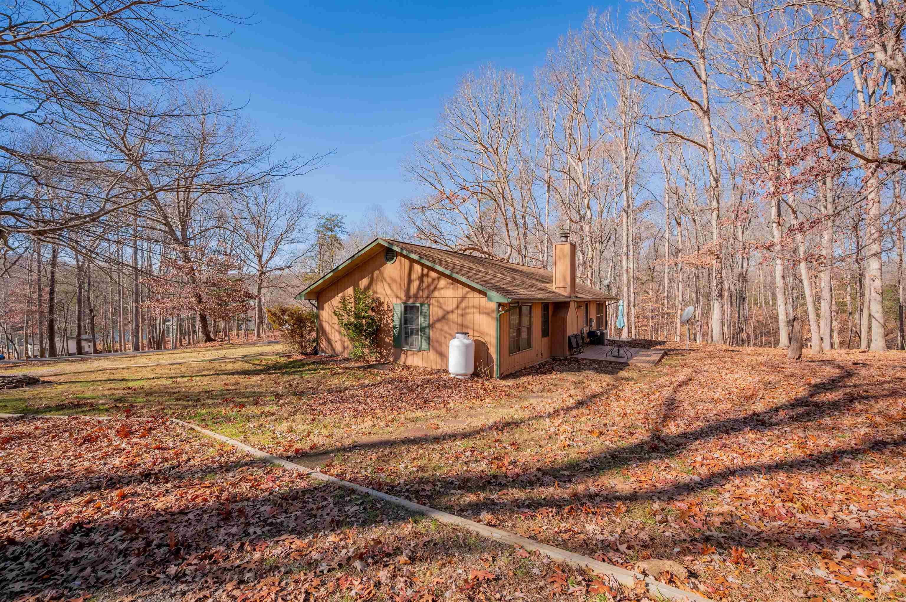 604 Surrey Drive Huddleston VA 24104