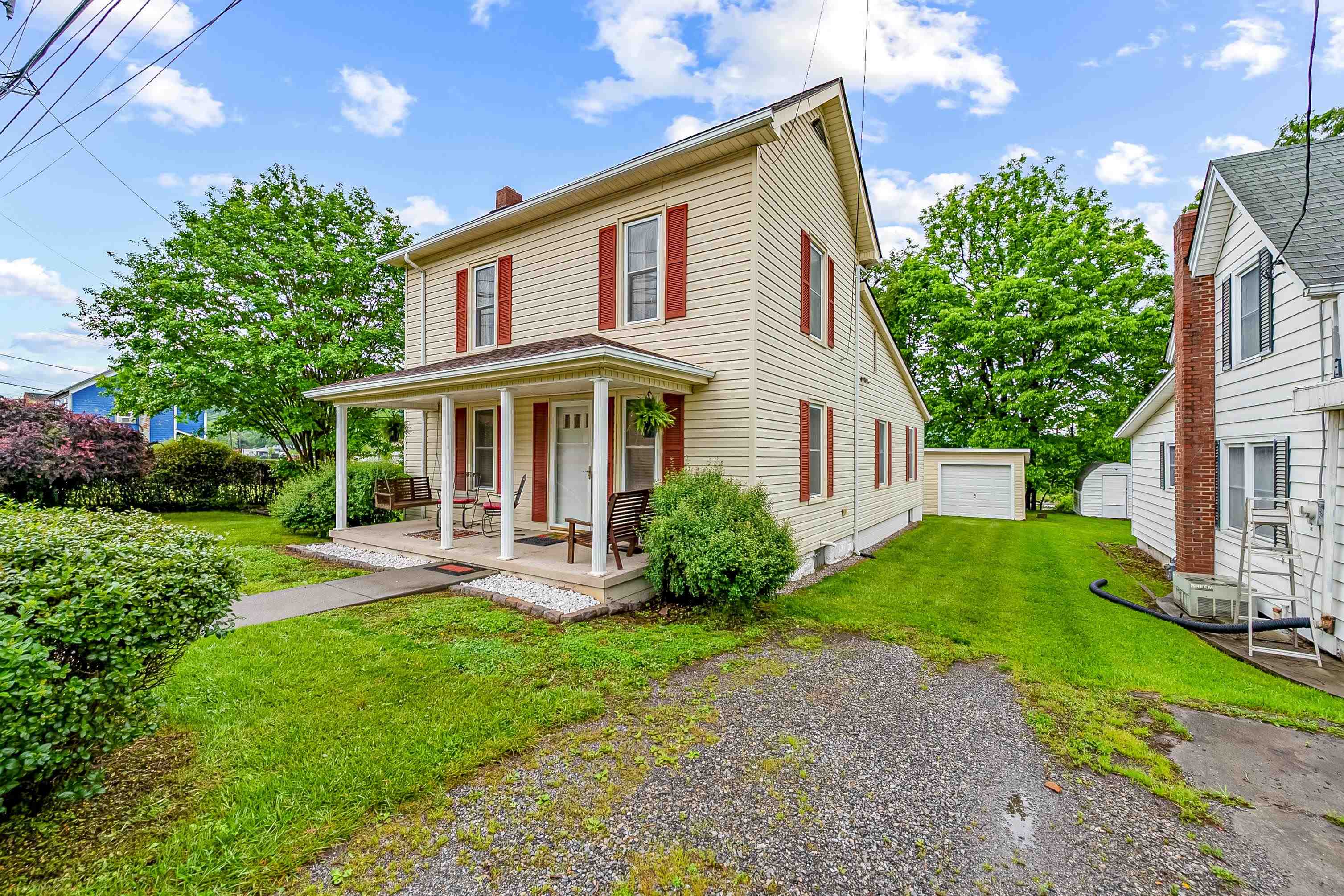 613 Main Street Narrows VA 24124