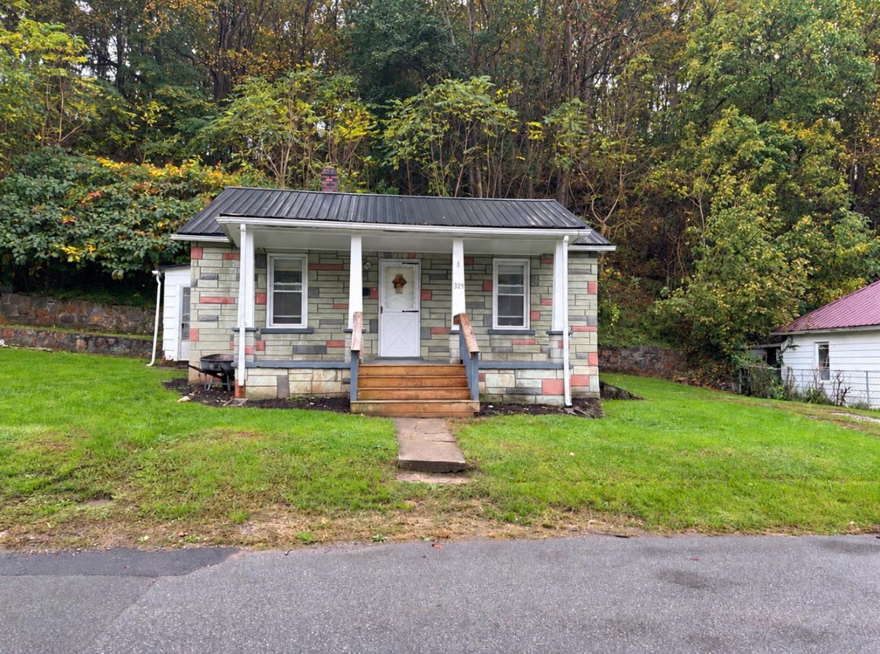 326 Poplar Street Narrows VA 24124