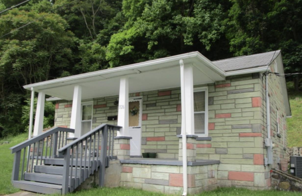 326 Poplar Street Narrows VA 24124