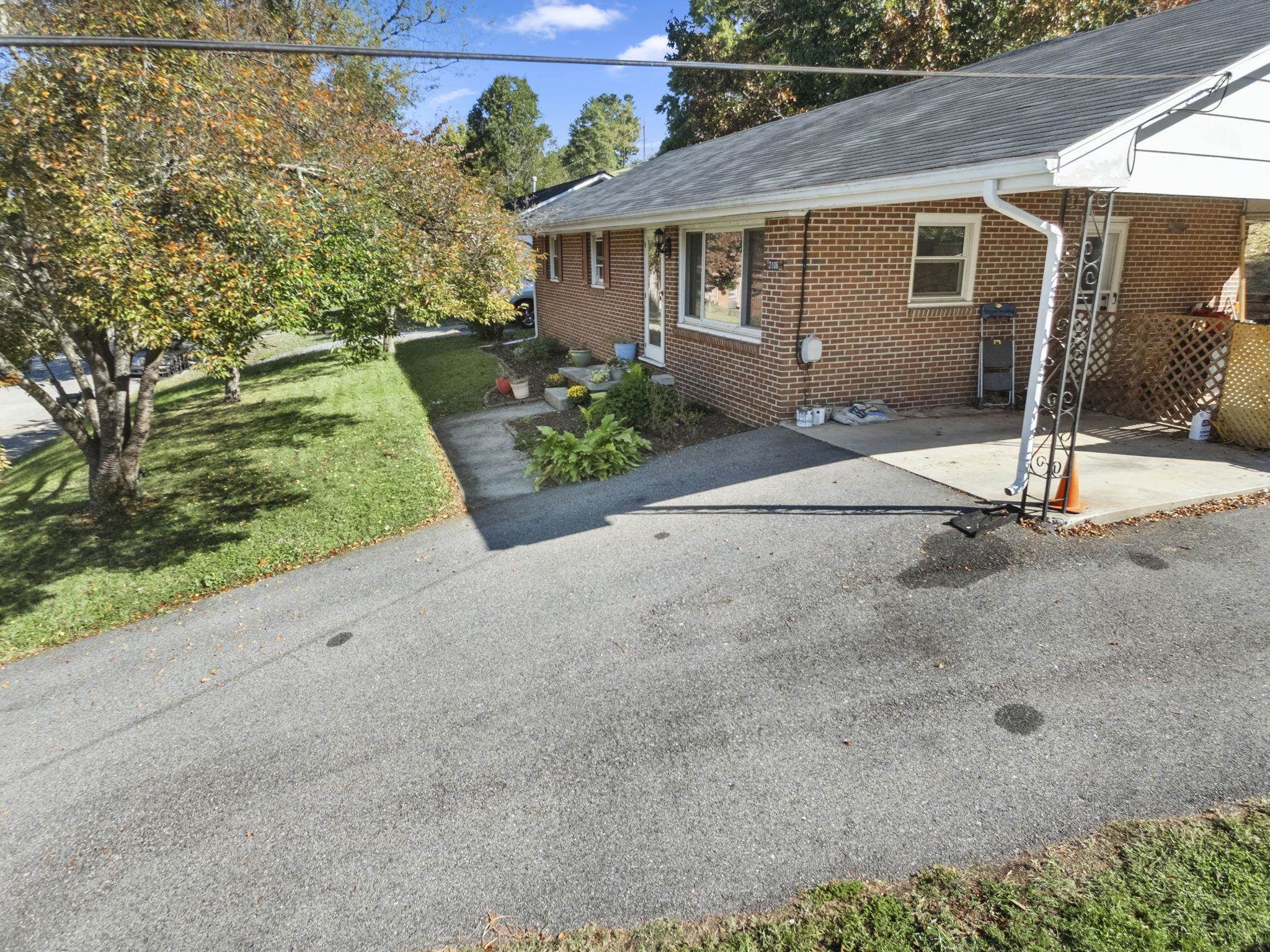 2106 Fourth Street Radford VA 24141