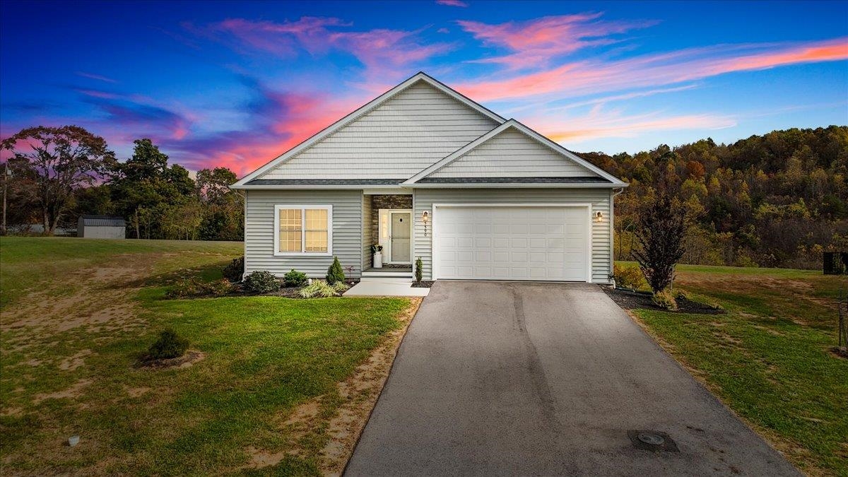 5590 New Pleasant Way Salem VA 24153
