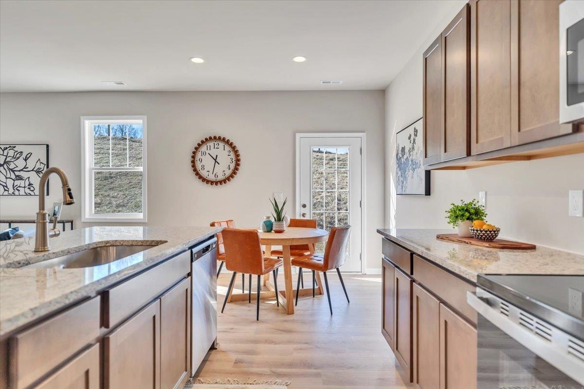 7379 King's Pointe Drive Fairlawn VA 24141