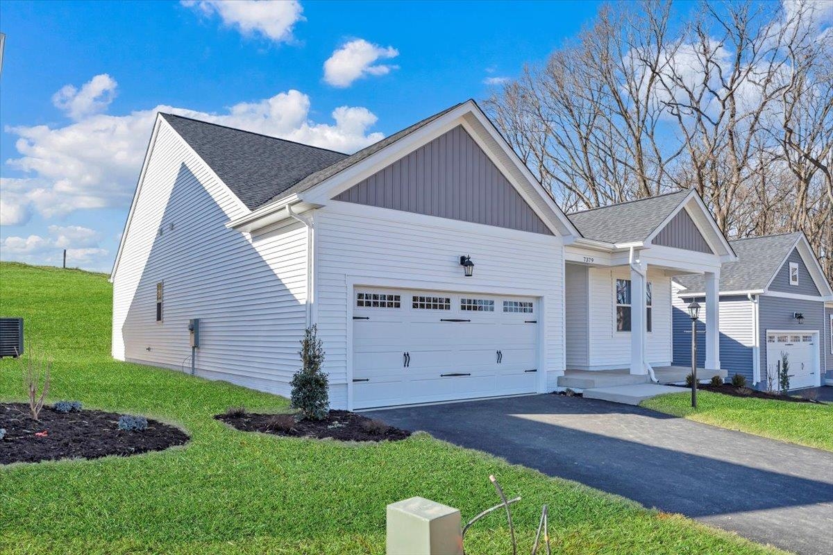 7379 King's Pointe Drive Fairlawn VA 24141