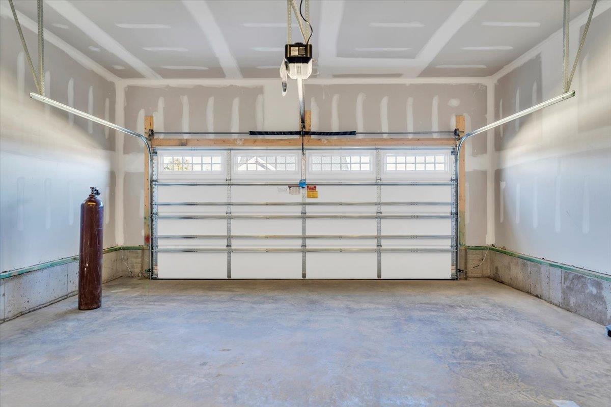 7379 King's Pointe Drive Fairlawn VA 24141