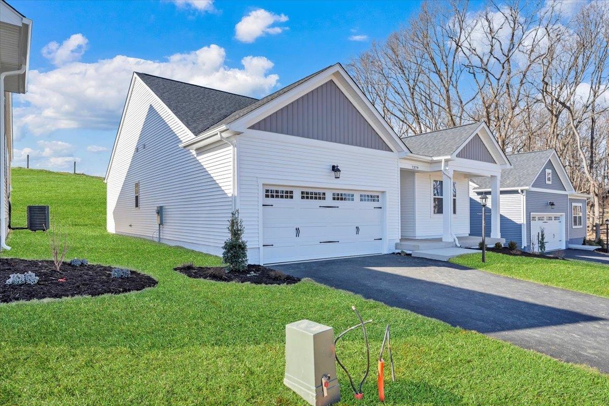 7379 King's Pointe Drive Fairlawn VA 24141