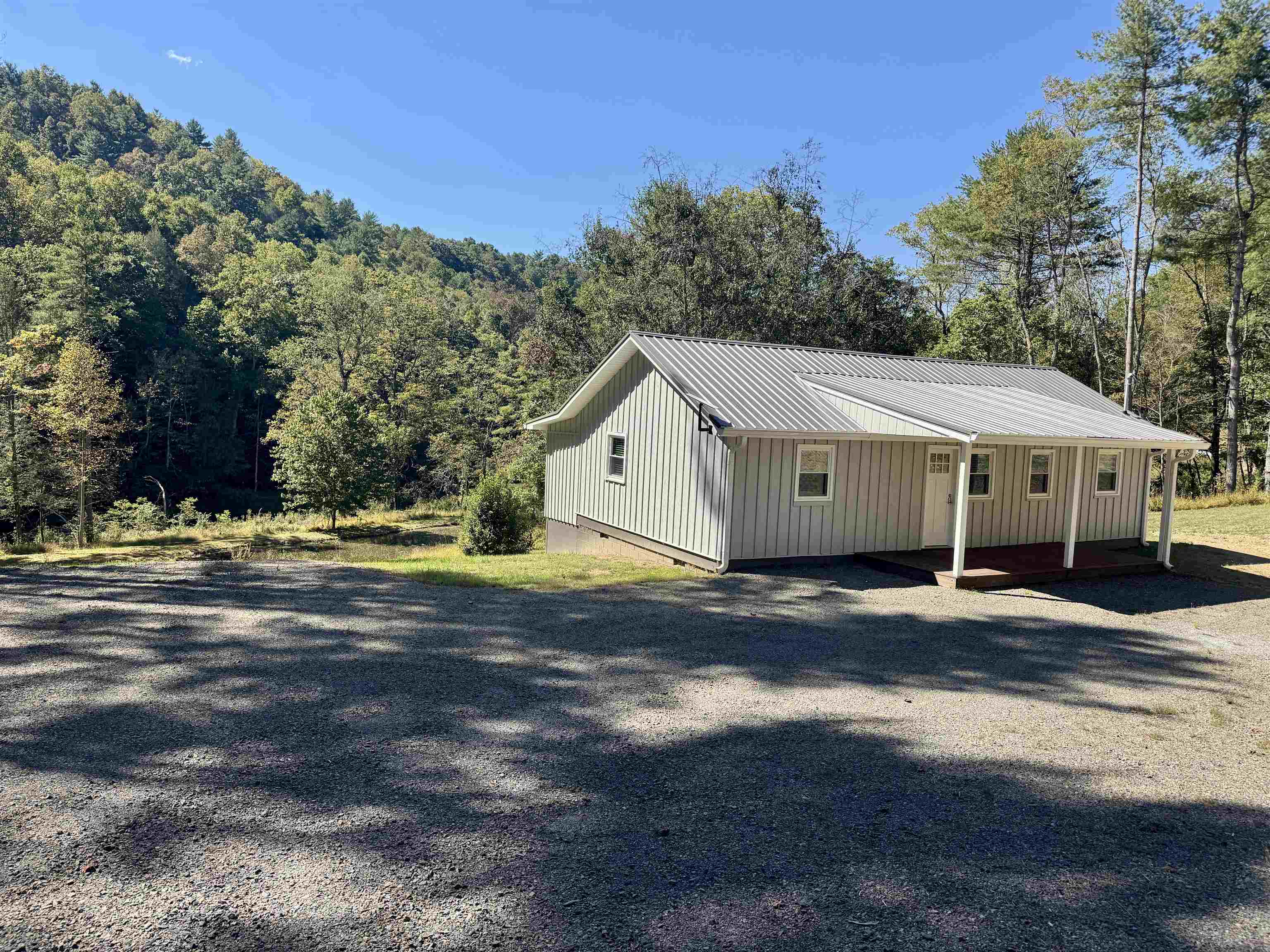 2331 Pot Rock Road Woodlawn VA 24381
