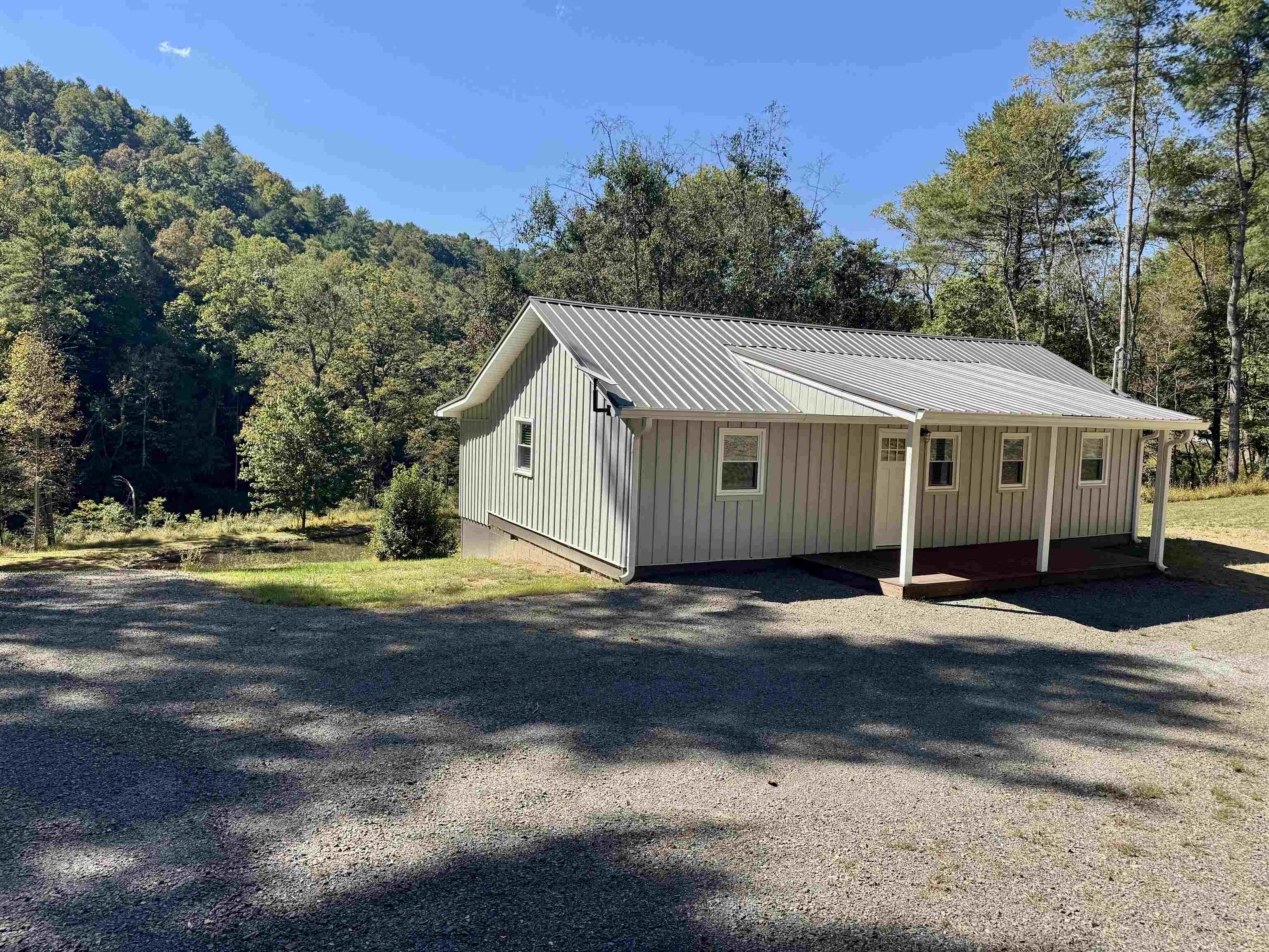 2331 Pot Rock Road Woodlawn VA 24381